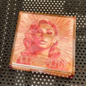 Huda Obsessions Rich Glow Highlighter